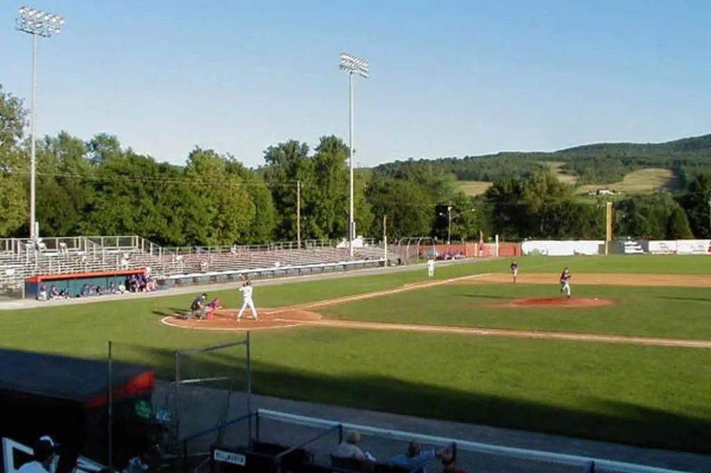 Vermont Expos vs. Oneonta Tigers game in progress.