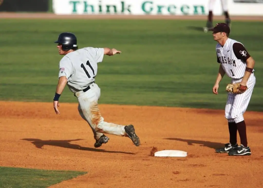 Baseball player base running.